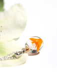 オレンジ色のお花が入った ガラスの遺骨ペンダント