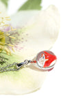 不透明赤色のお花が入った ガラスの遺骨ペンダント