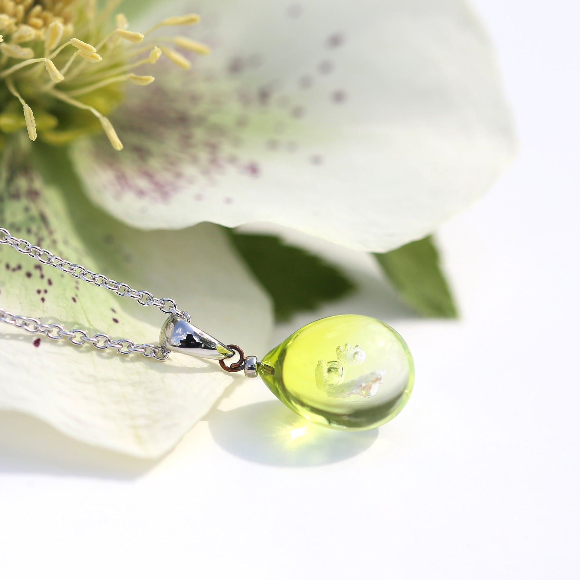 黄緑クリア色のグラデーションが美しい ガラスの遺骨ペンダント