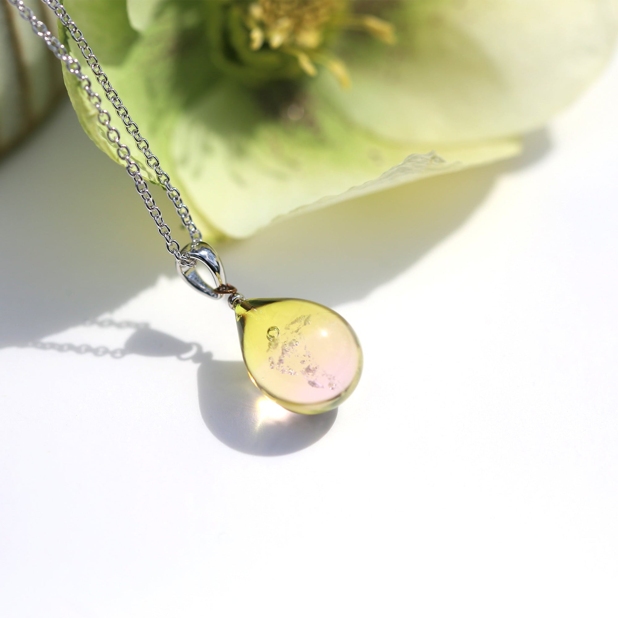 黄緑超薄ピンク色のグラデーションが美しい ガラスの遺骨ペンダント