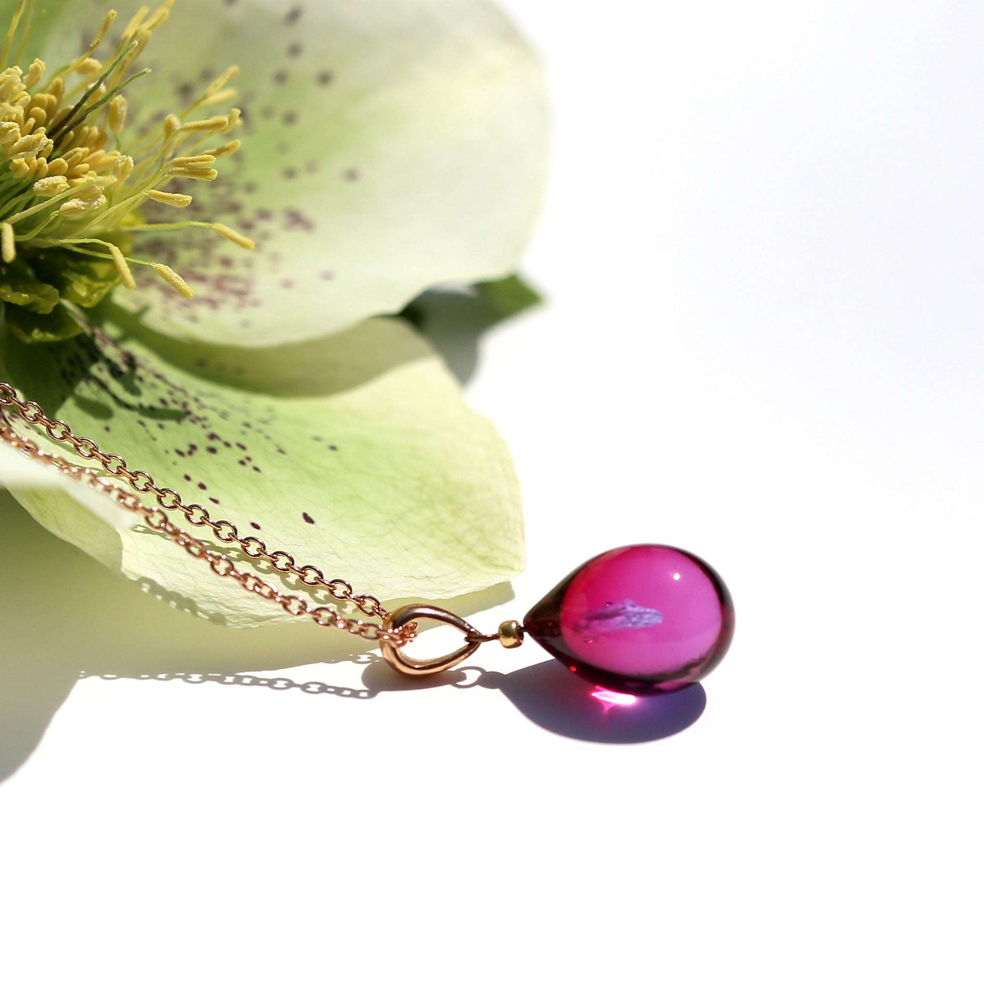 金赤多薄パープル色のグラデーションが美しい ガラスの遺骨ペンダント