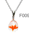 不透明オレンジ色のお花が入った ガラスの遺骨ペンダント