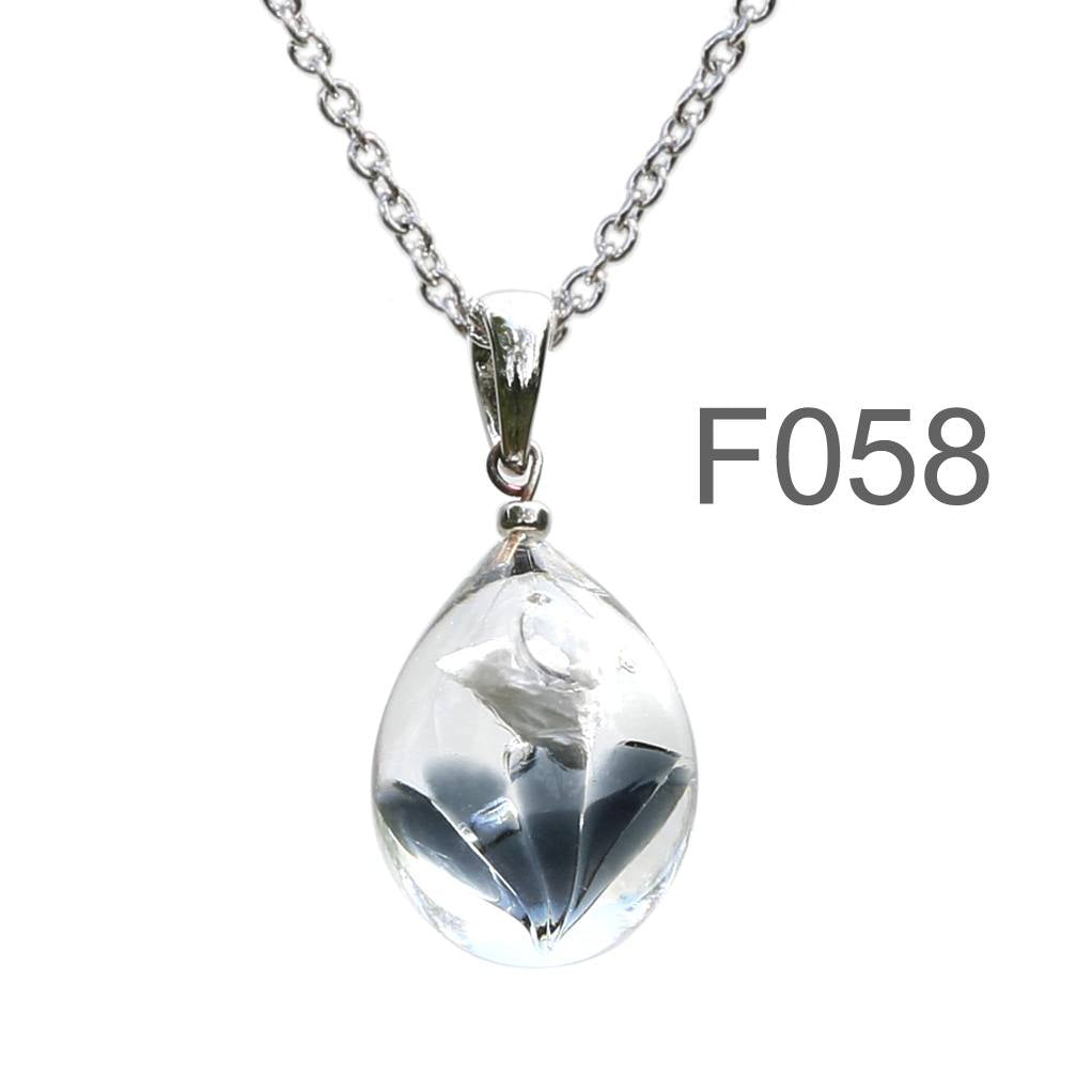 灰青グレー色のお花が入った ガラスの遺骨ペンダント