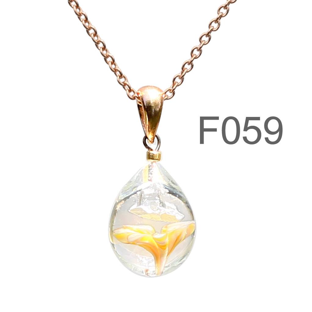 マーブルオレンジ色のお花が入った ガラスの遺骨ペンダント