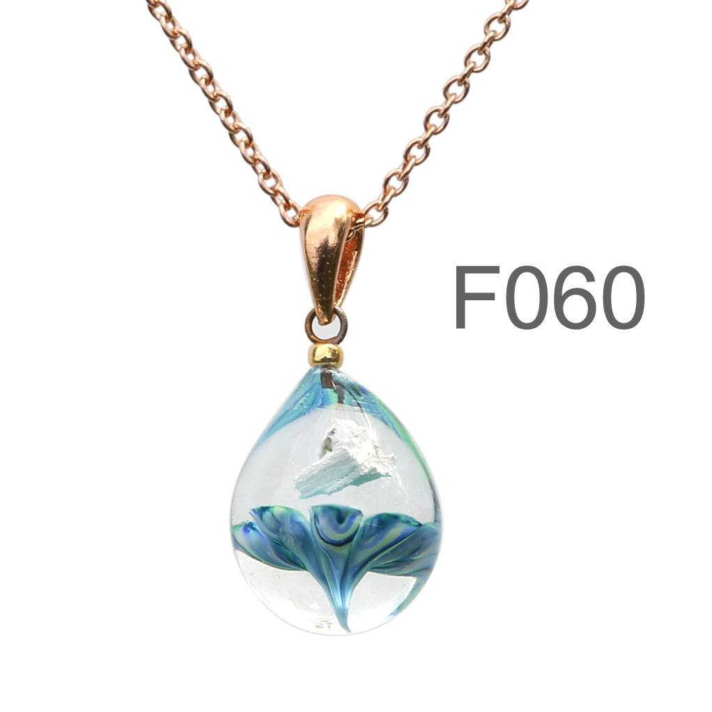 マーブルターコイズ 色のお花が入った ガラスの遺骨ペンダント