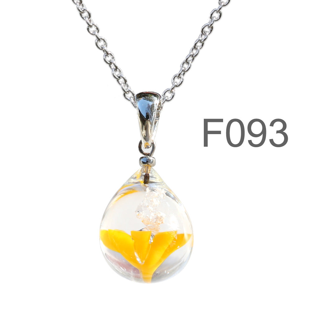 イエローオレンジ色のお花が入った ガラスの遺骨ペンダント