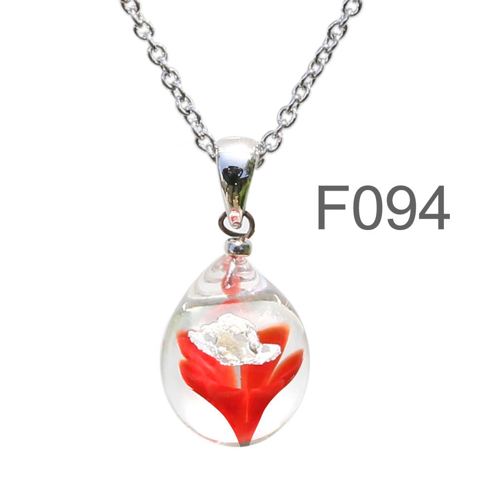 不透明赤色のお花が入った ガラスの遺骨ペンダント