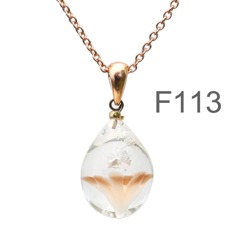 薄茶色のお花が入った ガラスの遺骨ペンダント