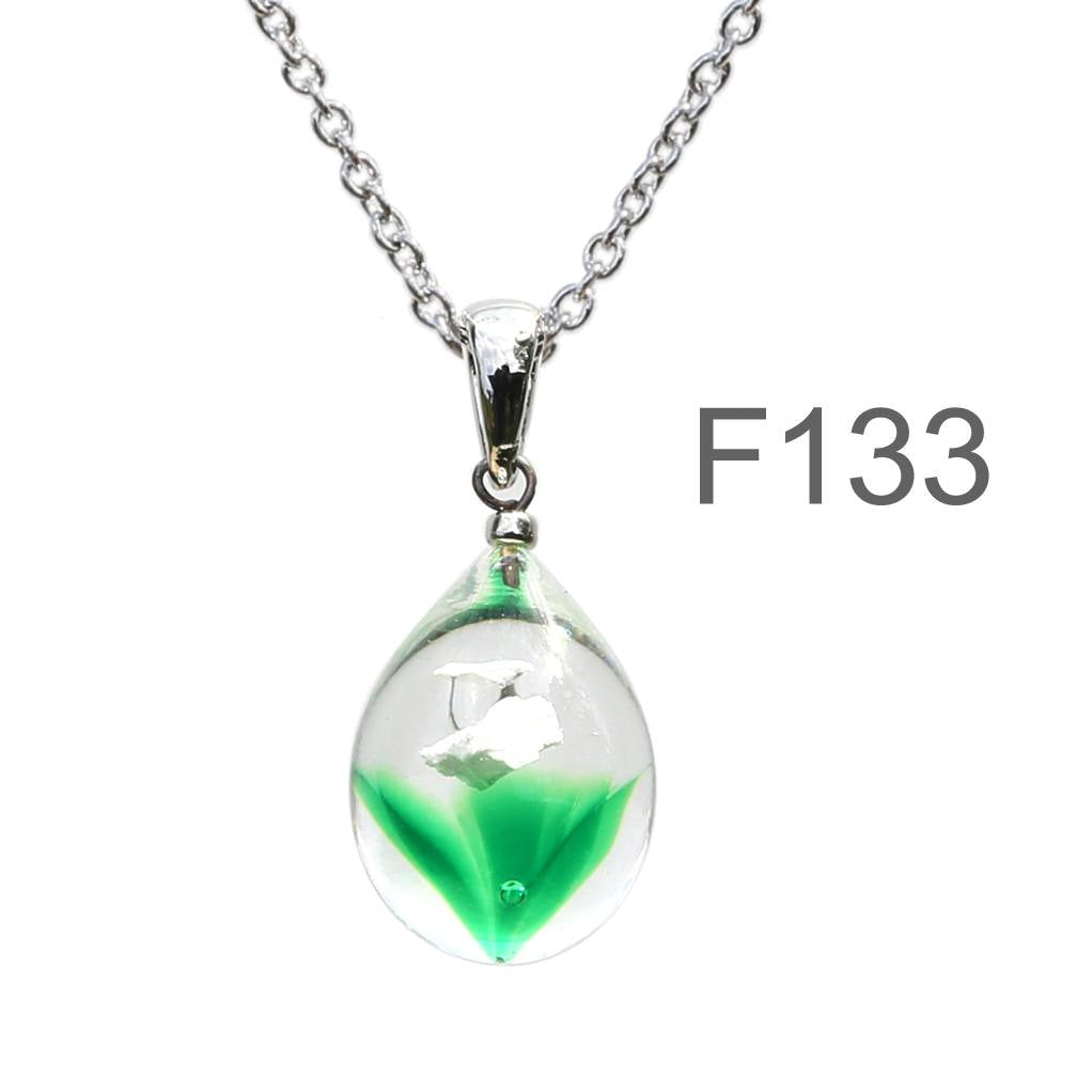 グリーン色のお花が入った ガラスの遺骨ペンダント