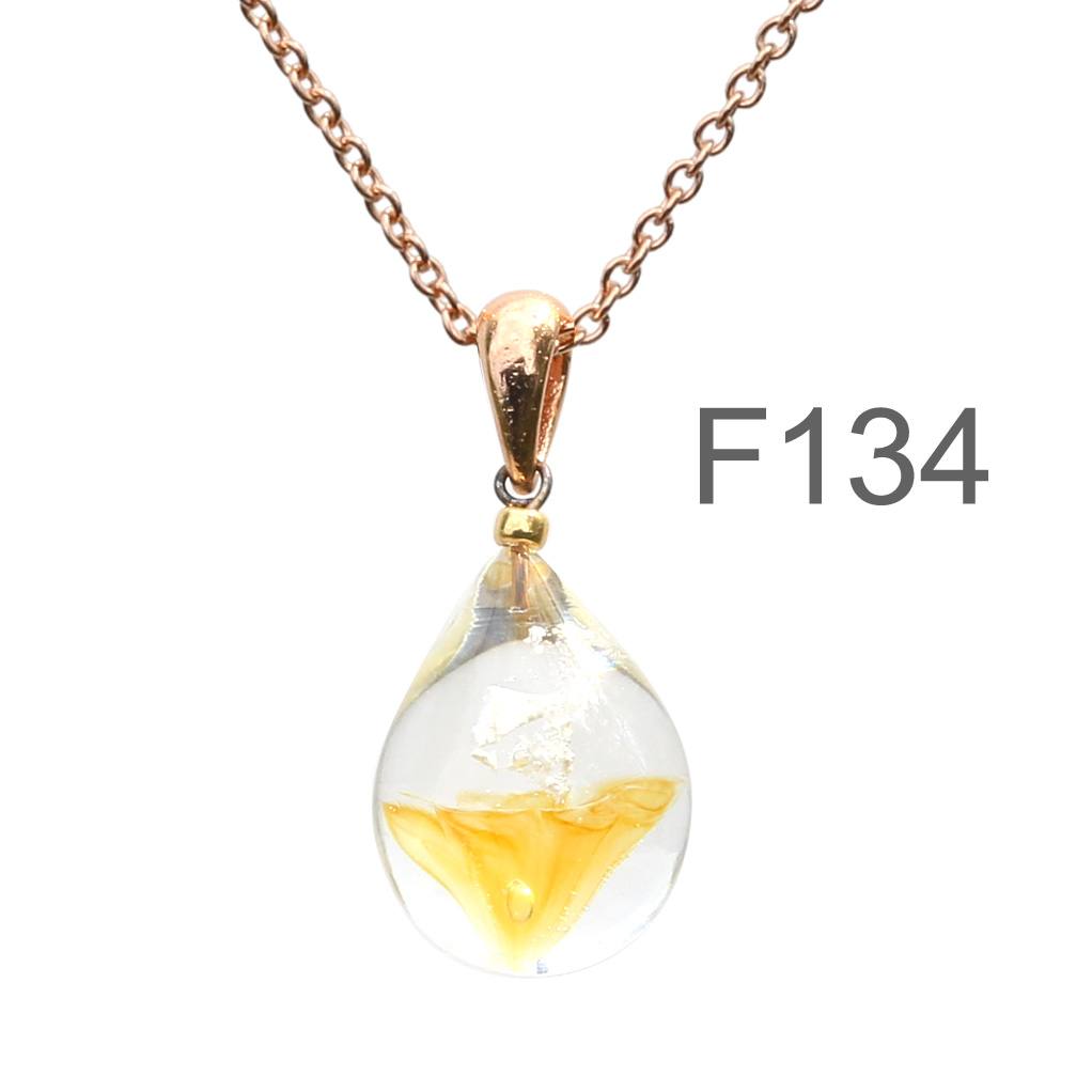 アンバー色のお花が入った ガラスの遺骨ペンダント