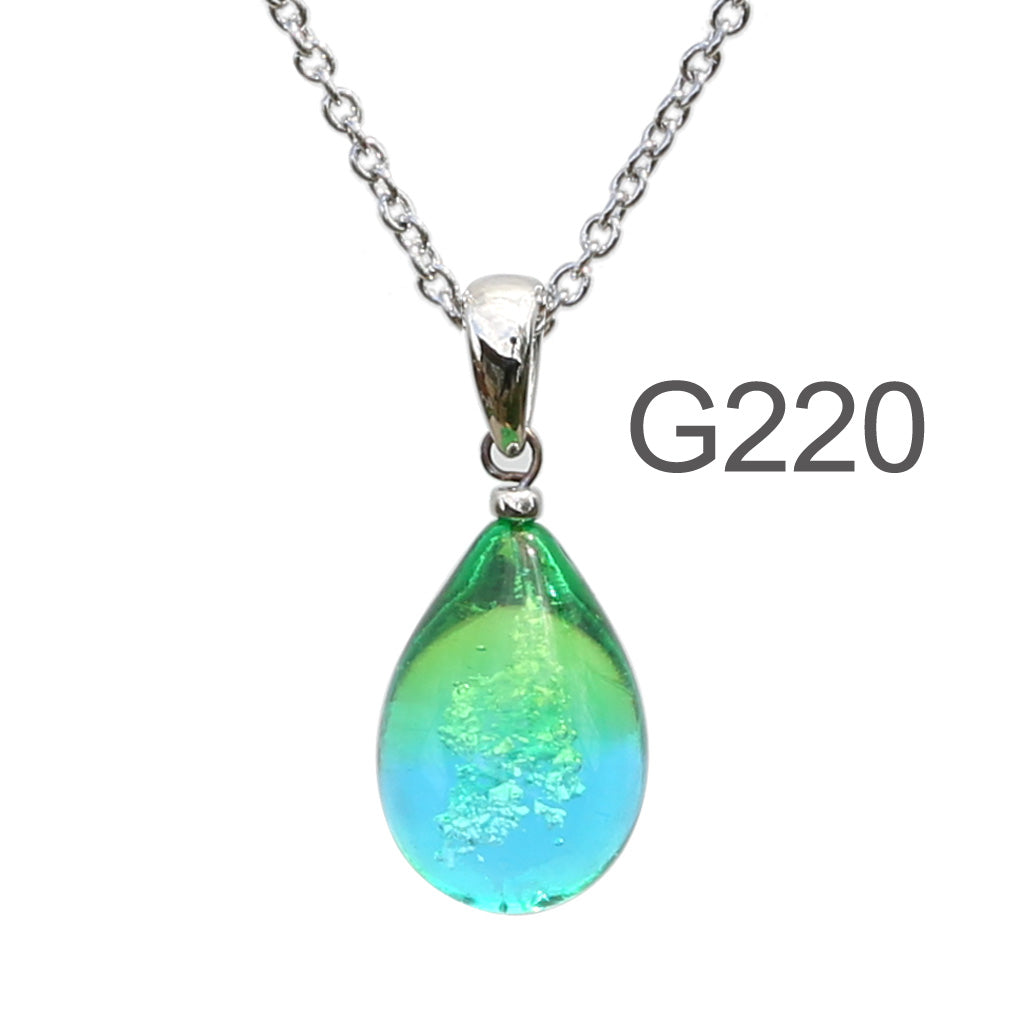 黄緑薄ブルー色のグラデーションが美しい ガラスの遺骨ペンダント