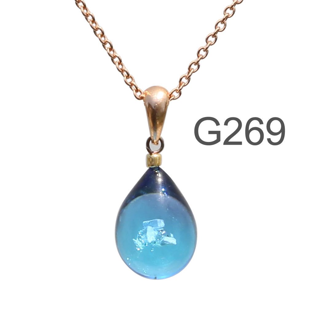 パープル薄ブルー色のグラデーションが美しい ガラスの遺骨ペンダント