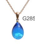 赤みの強いブルーと、発色の良いブルー色のグラデーションが美しい ガラスの遺骨ペンダント