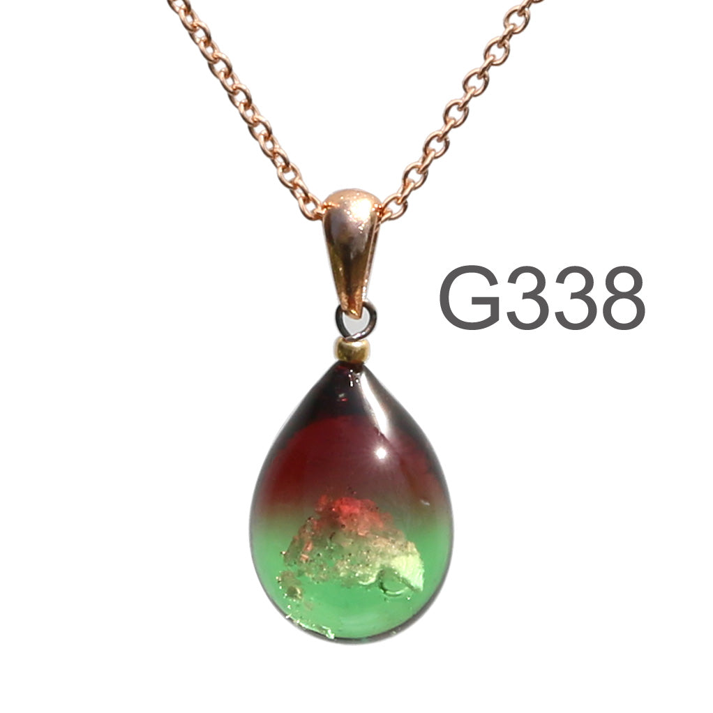 金赤薄グリーン色のグラデーションが美しい ガラスの遺骨ペンダント