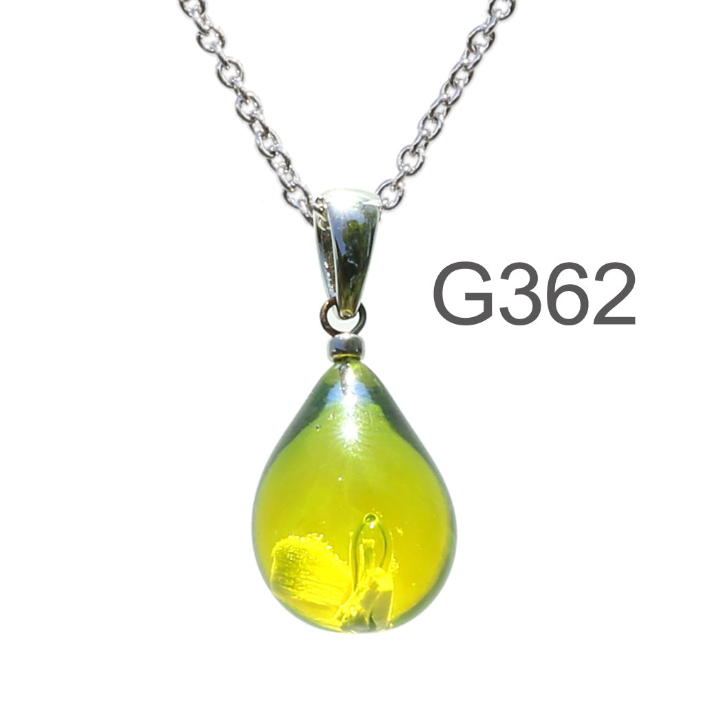 青紫イエロー色のグラデーションが美しい ガラスの遺骨ペンダント