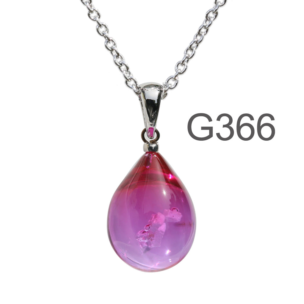 ピンク薄々スミレ色のグラデーションが美しい ガラスの遺骨ペンダント