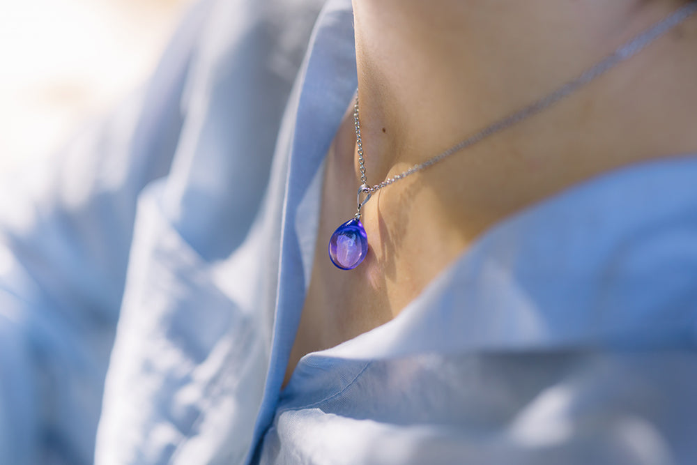 遺⾻ペンダントはだめ？と感じる⽅へ 〜⼿元に残すことの意味を考える〜