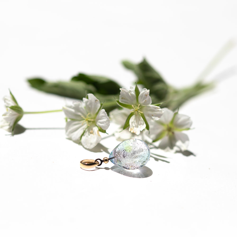 ガラスに遺髪を入れました