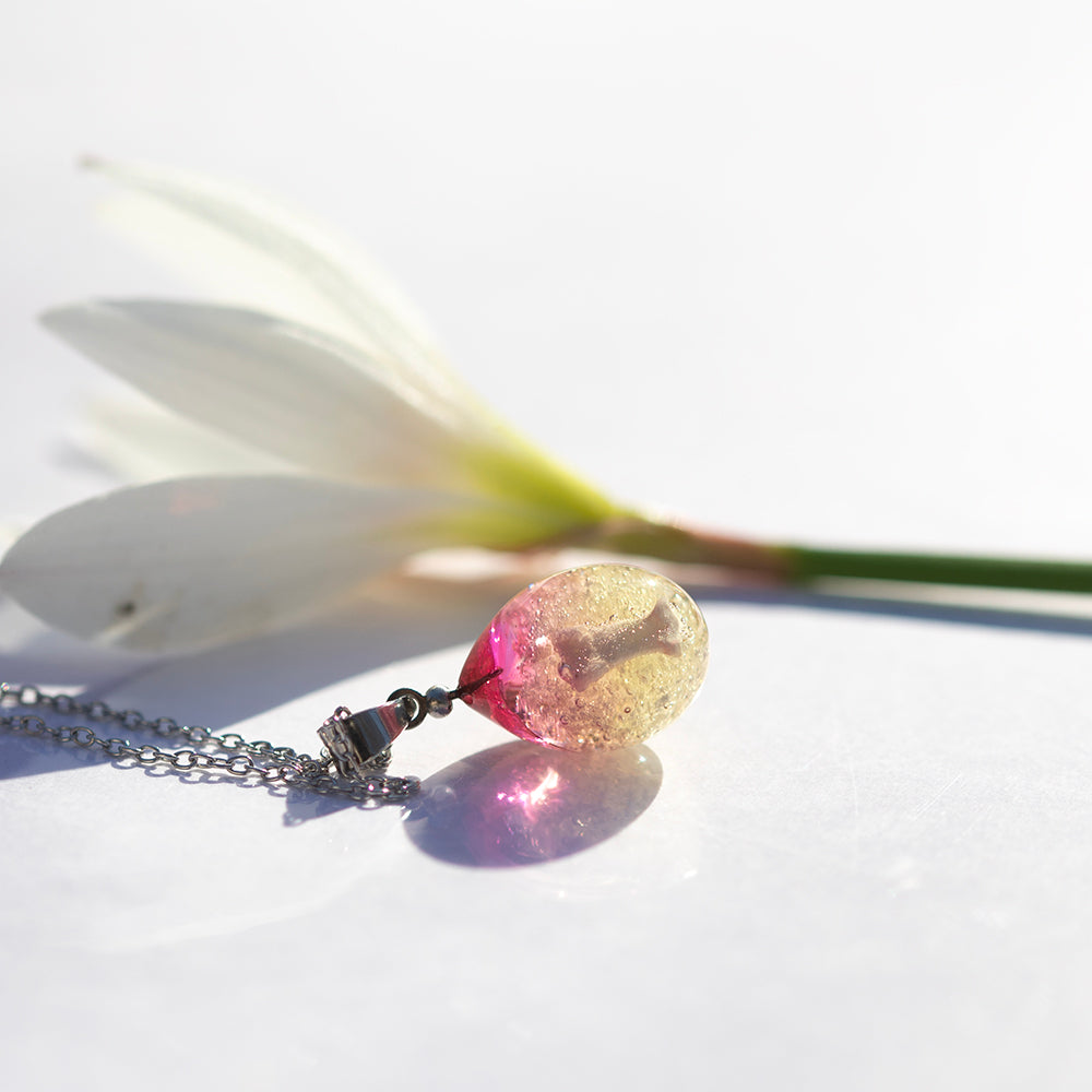 かたまりのお骨。表から見えて、裏から見えないデザイン