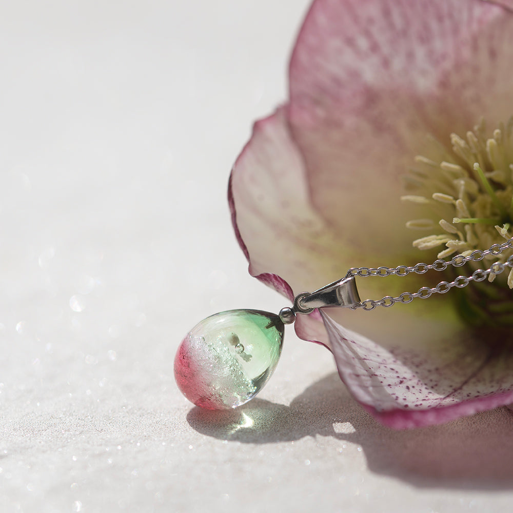 お父さまのご遺骨と、お母さまのご遺骨をお入れしました