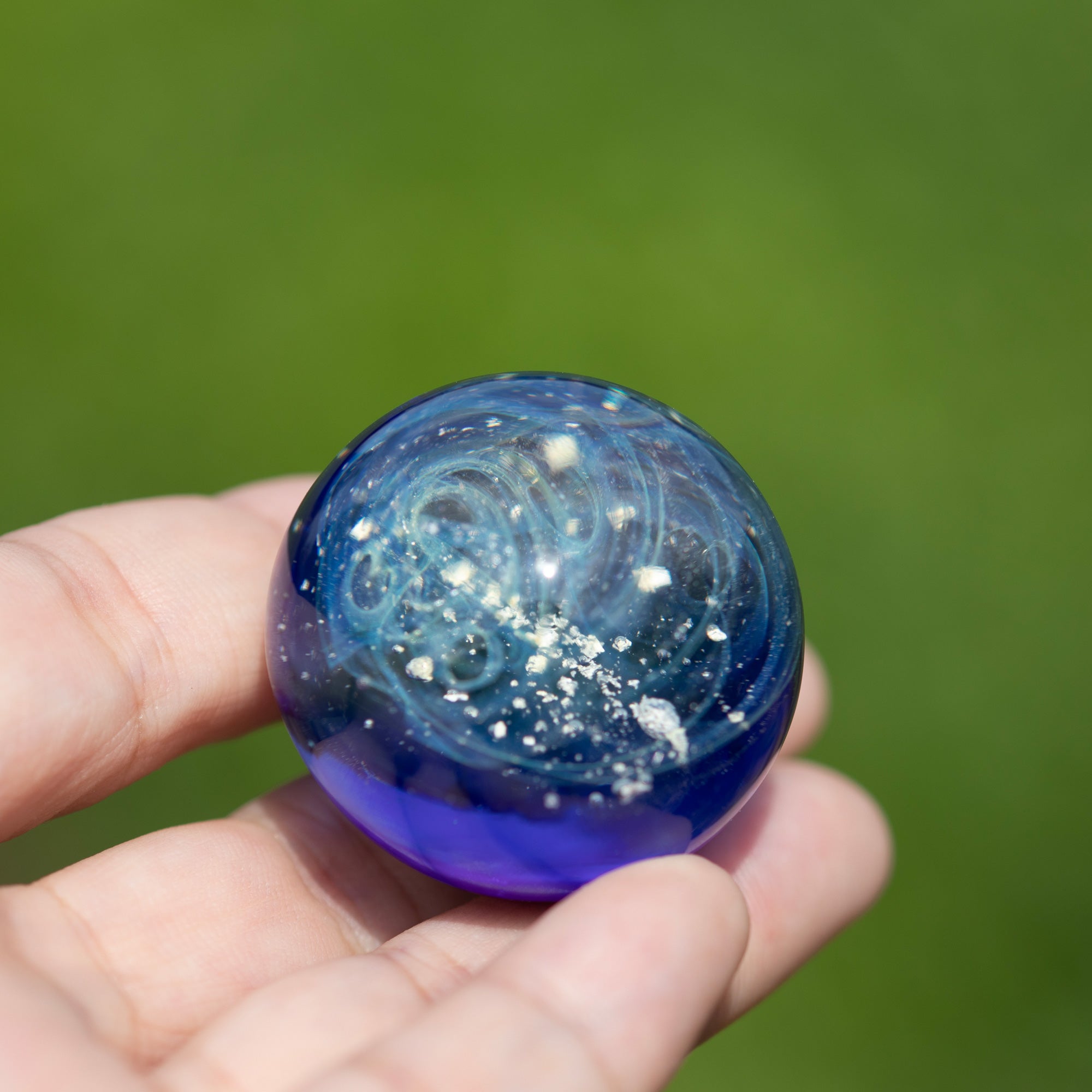 ガラス製　遺骨が入った宇宙オブジェ　球体